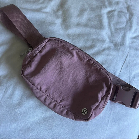 lululemon athletica Handbags - 🧡 LN Lululemon OG Everywhere Belt Bag - Spiced Chai?